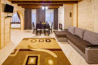 Отель Family Hotel Каскад Буковель Дом с 2 спальнями-10